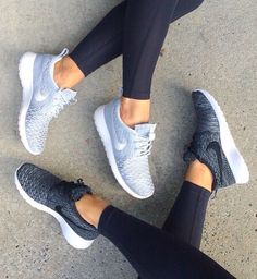 nike roshe run #fitspo Buty Marki Nike, Mode Shoes, Sneaker Outfits, Nike Free Run, Nike Trainers, Nike Roshe Run, Nike Free Shoes