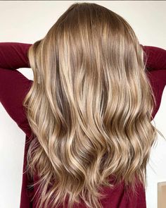 Autumn Hair Color Blonde, Darker Lowlights, Blond Shades, Blonde Strands, Blonde Styles, Hair Veil, Dark Blonde Balayage, Dark Strawberry Blonde, Fall Blonde Hair Color