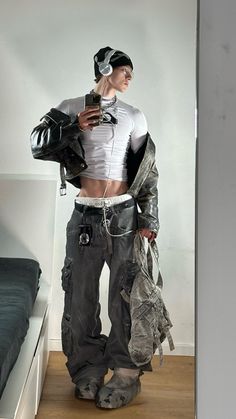 streetwear outfit men compression shirt cargo pants trendtvision beanie surf top ugg for men ugg x stampd leather jacket outfit 90s vintage grundge aesthtic grey black white Marlon Noah, Y2k Outfits Men, Compression Shirt Men, Looks Hip Hop, Iconic 90s, Pants Outfit Men, Contemporary Accessories, 90s Era