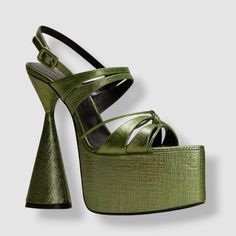 $1130 D'Accori Women Green Belle Slingback Platform Heel Shoe Sz EU 38.5/US 8.5 Description D'ACCORI "Belle" platform sandals in textured calf leather 6.00 in / 150 mm hourglass heel Pointed open toe Multi strap, caged vamp Adjustable slingback strap Made in Italy Original Box Included. Dust bag Included. About Us We sell only 100% authentic clothing from new with tags to gently used. We have a 100% authentic or money back guarantee on every item we sell. Items are listed daily so make sure to p Luxury Chunky Platform Sandals For Party, Luxury Green Slingback Pumps For Party, Summer Platform Slingback Pumps With Pointed Toe, Glamorous Platform Sandals With Pointed Toe, Party Leather Platform Slingback Pumps, Leather Platform Slingback Pumps For Party, Modern Platform Slingback Sandals For Formal Wear, Modern Platform Slingback Sandals For Formal Occasions, Modern Formal Platform Slingback Sandals