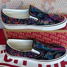 New In The Box No Lid Authentic Vans Classic Slip-On Trippy Drip Black Multi Vnoa7q5dozb Sneakers - Athletic Shoes - Skateboarding Mushrooms Skulls Mushroom Vans, Vans Chukka Low, Rare Vans, Green Vans, White Sneakers Men, Yellow Sneakers, Authentic Vans, Blue Vans, Black And White Sneakers