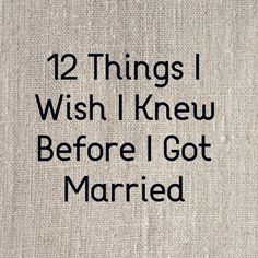 the words are written in black and white on linens that read, 12 things i wish i knew before i got married