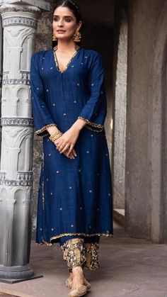 Suit Designs Indian Style Silk, Traditional Dresses Indian Ethnic Wear For Women, Heavy Work Suits Designs, Kurta Sets For Women Party Wear, Traditional Party Wear Dresses For Women, Suit Styles Women Indian, Silk Suit Designs Indian, Style Outfits Summer, Lipstick Design