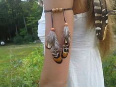 Hippie Headbands, Cowboys And Indians, Arm Bracelets, Feather Crafts, Feather Headband, Feather Jewelry, Arm Cuff, Native American Fashion