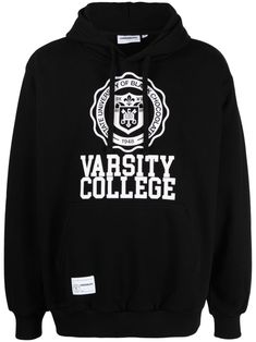 black cotton blend jersey fleece graphic print to the front logo print to the front drawstring hood long sleeves front pouch pocket ribbed cuffs and hem straight hem Collegiate Fleece Hoodie With Graphic Print, College Fleece Sweatshirt With Logo Print, Collegiate Hoodie With Logo Print For Fall, Varsity Hoodie With Graphic Print For Winter, Collegiate Winter Hoodie With Logo Print, Collegiate Long Sleeve Hoodie With Logo Print, Collegiate Black Sweatshirt With Drawstring Hood, Winter Varsity Hoodie With Graphic Print, College Hooded Sweatshirt With Graphic Print