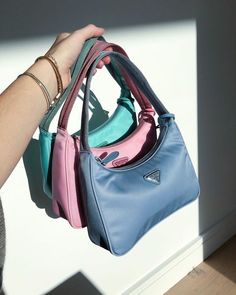 2000s Handbags, Inspo Fits, Tas Bahu, Best Designer Bags, It Bag, Pastel Outfit, نظارات شمسية