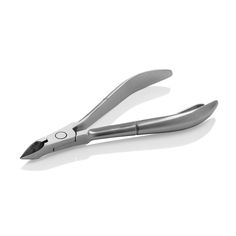 ArteStile Classic Cuticle Nippers deliver professional quality for your at home manicure. Made in Italy using ecologically friendly materials and high labour standards so you can shop with a good conscious. Hand filed blades ensure that every blade is perfectly sharpened for the most precise and easy trim. Surgical grade Stainless Steel means that these scissors can be used on every skin type without a reaction. Individually handcrafted ensuring that every tool is of the highest quality. Easy to Healthy Cuticles, At Home Manicure, Home Manicure, Natural Nail Care, Cuticle Care, Cuticle Nipper, Brow Artist, Nail Scissors, Manicure At Home