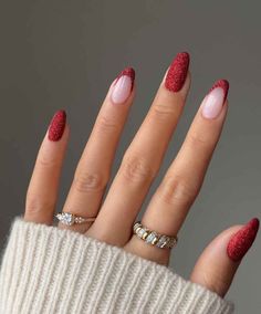 20 Chic Minimalist Christmas Nail Designs - The Mood Guide