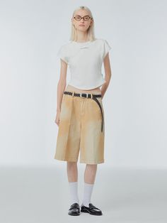 It’s designed to hold up to daily wear, and will only look better the more you wear it.These soft shorts with the perfect pop of pretty.Fits perfectly everywhere. - Relaxed fit and wide leg bermuda shorts- Low rise and knee length - Button and zip closure- Side and back pockets - Leather card holder on the back waist- Designed to keep you moving with maximum comfort and mobility with side slit- You will be more stylish in these shorts Pretty Fits, Bermuda Denim Shorts, Leather Card Holder, Hold Ups, Soft Shorts, Card Holder Leather, Short Pants, Bermuda Shorts, Low Rise