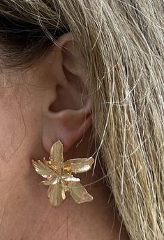 Earrings Prom, Prove Them Wrong, Flower Earrings Gold, Earrings Aesthetic, Gold Bridal Earrings, Body Glitter, Classy Jewelry