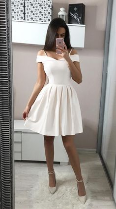 Gaun Koktail, Gaun Fashion, Dress Autumn, Gareth Pugh, Cute Prom Dresses, Short Homecoming Dress, فستان سهرة, Short Prom Dress, Autumn Outfits