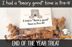 a bag filled with teddy bears next to a sign that says, i had a bear good time in pre - k