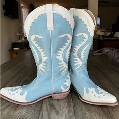 Brand New With Packaging Cowboy Boots! Got Them For A Festival But Didn’t Match The Outfit Like I Had Hoped So Reselling. White Cowboy Boots, Try On, Shoes Heels Boots, Cowboy Boots, Heeled Boots, Shoes Women Heels, Cowboy, Shoes Heels, Blue And White