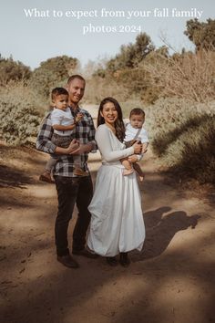 a man and woman are holding their baby while posing for a photo with the caption, what to expect from your fall family photos?