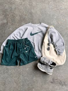 Fashion Top Outfits, Shorts Fit, Guys Clothing Styles, Cool Outfits For Men, Mens Fashion Casual Outfits, Vintage Hoodies, Cute Comfy Outfits, Streetwear Men Outfits, Casual Style Outfits