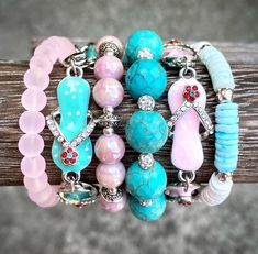 Stretch Beaded Bracelets Diy, Diy Bracelet Designs, Bracelets Diy, Vintage Beads, Chunky Jewelry, Bracelet Ideas, Pink Jewelry, Teal And Pink, Pretty Bracelets