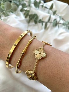 Cartier Love Bracelet Diamond, Dope Jewelry Accessories, Clover Bracelet, Fancy Jewellery Designs, Luxe Jewelry, Pakistani Jewelry, Dope Jewelry, Classy Jewelry