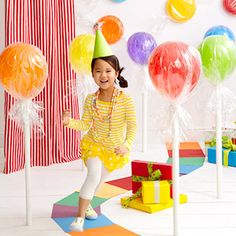 Set the scene for a sweet shindig with colorful confections and decor that won't cheap out on the fun! Giant Lollipops, Candy Themed Party, Candy Birthday Party, Candyland Birthday, Candyland Party, Diy Candy, Candy Party, Party Hat, Party Inspiration