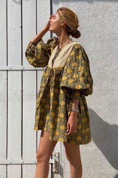 Printed Dress Street Style, Dress Street Style, Short And Sweet, Street Style Fashion, Printed Dress, Stylish Dresses, Simple Dresses, Cotton Dresses, Pretty Dresses