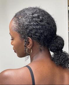 Loose Curls Wedding Hair, Wedding Hair Black Women, Wedding Hair Black, Curls Wedding Hair, Loose Curls Wedding, Hair Black Women, Twa Hairstyles, Hair Magazine, Hairdos For Curly Hair