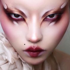 High Fashion Makeup Looks, 2023 Makeup Looks, Bridesmaids Makeup Ideas, Artistic Makeup Creative, Fantasy Makeup Looks, Runway Makeup Looks, Faerie Makeup, Instagram Makeup Looks, Bridesmaids Makeup