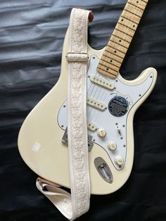 an electric guitar strap is attached to it's body