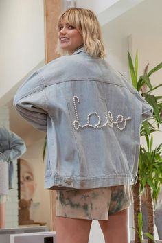 Embellished Clothes, Jean Jacket Diy, 1970 Fashion, Jacket Diy, Customization Ideas, Top Pearl, Demin Jacket