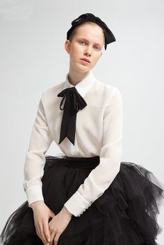 Description Black-White Ballgown, Long dress Loose, Long Sleeves Closed neckline Tulle, Silk Dry Clean Made in Spain SKU 21-18/21-20 White Ballgown, Georgette Shirt, Pleated Tulle Skirt, Princess Silhouette, Princess Skirt, Night Looks, Black Bow, High Neckline, Princess Cut