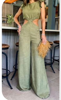 Cropped Outfits, Long Pant Jumpsuit, Jumpsuit Fitted, Jumpsuit Casual, Ruffle Jumpsuit, Loose Jumpsuit, Green Jumpsuit, Style Upgrade, Jumpsuit Fashion