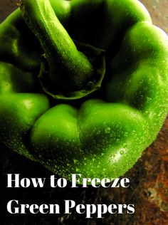 green peppers with the words how to freeze green peppers on it's top and bottom