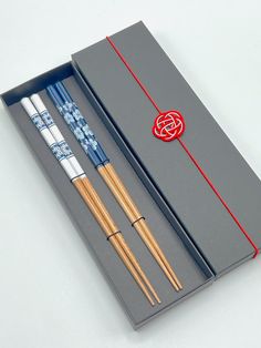 two chopsticks are sitting in a box