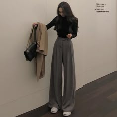 🔥 Wide casual pants - $35.80 - Shoptery Celana Jogger Wanita, Áo Blu, Chique Outfit, Academia Outfits, Fashion Weeks