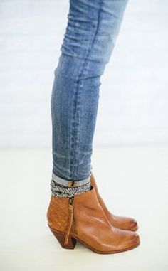 New Ankle Boats Outfit Winter Cuffed Jeans Shoes Ideas. #Winterankleboots #bootsankleoutfit How To Wear Ankle Boots, Boating Outfit, Boots Style, Winter Jeans, Cuffed Jeans, Style Winter, Fashion Hacks Clothes, Fashion Socks