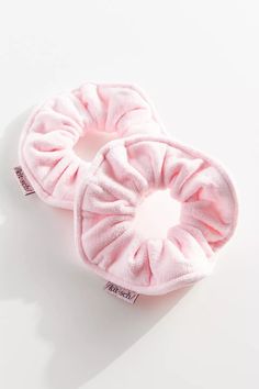 Towel Scrunchie, Easy Apps, Lightweight Foundation, Root Touch Up, Makeup Travel Case, Air Dry Hair, Manicure At Home, Color Treated Hair, Treated Hair