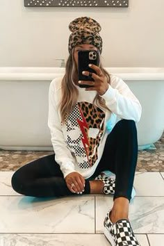 Estilo Vans, Leopard Skull, Gunny Sack, Skull Sweatshirt, The Leopard, Sweatshirt Outfit, Edgy Outfits, Fall Fashion Outfits