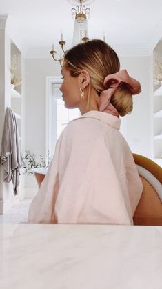 Pink Aesthetic Pictures, Fishtail Braids, Amber Fillerup Clark, Amber Fillerup, Pony Tails, Embellished Headbands, Fall Hair Trends, Caramel Highlights, Aesthetic Ideas