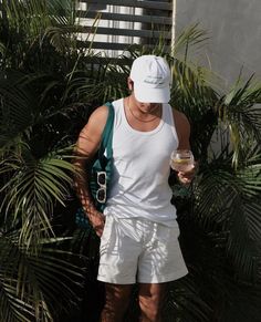 Men Linen Outfit Summer, Summer Outfits Men Beach, Beach Fits, Beach Photography Poses, Street Style Outfits Men