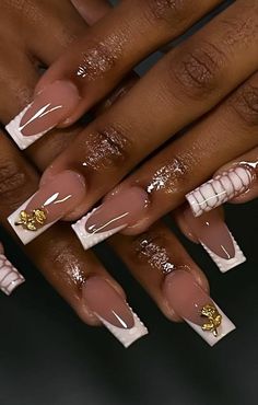 Hey girlies, FOLLOW, LIKE and SAVE @𝗽𝗿𝗲𝘁𝘁𝘆𝗴𝗿𝗹_𝗰𝗲𝗰𝗲 for your daily dose of Pins.🌸💸🥂 Clean Birthday Nails, Fall Time Nails Designs, Med Nails Ideas, Simple Nail Designs Gold, Dope Nail Designs French Tip, Cute Medium Nails Ideas, Autumn Nails Black Women, French Nail With Gold, White And Gold Toe Nails