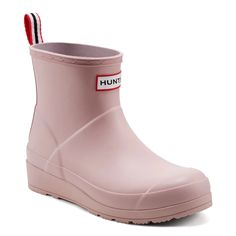 Hunter Women's Play Short Rain Boots Azalea Pink WFS2020RMA APLSimplifying the iconic design of the Original Boot, the Play Boot offers a dynamic silhouette with a flatter platform sole for maximum comfort and versatility. Crafted from the highest quality natural rubber, this women's rain boot is 100% waterproof. Just grazing the top of the ankle, this unique deep green boot is a stylish height that complements street style, festival flair and everything in between, so you can play it your way.W Street Style Festival, Pink Hunter Rain Boots, Pink Hunter Boots, Womens Hunter Boots, Pink Rain Boots, Toddler Rain Boots, Style Festival, Short Rain Boots, Green Boots