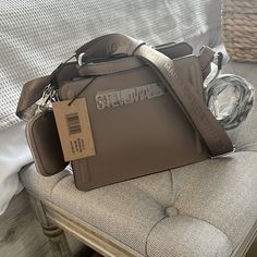 Brand New Steve Madden Hard To Find, Brown Bevelyn! Handbag Brands, Curvy Casual Outfits, Pretty Purses, Girl Heaven, Trendy Purses, Luxury Bags Collection, Steve Madden Purse, Girly Bags, Long Acrylic