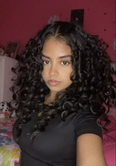 Medditeranean Women, Lightskins Girls With Curly Hair, Latina Curly Hair, Curly Hair Latina, Fluffy Curly Hair, Big Curly Hair, Cute Curly Hairstyles, Beautiful Curly Hair, Black Curly Hair