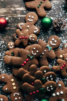 several gingerbreads are arranged on a table