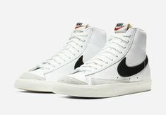 Condition is B-Grade with original box missing the lid. Nike Blazer Mid 77 Women, Blazer 77, Blazer Mid 77 Vintage, Nike Blazer Mid 77, Black Leather Sneakers, Nike Blazers Mid, Nike Blazer Mid, Top Sneakers Women, Red Nike