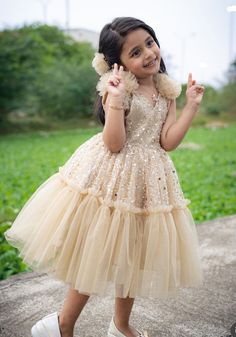 Kids Frocks Design Party Wear, Baby Girl Frocks Princesses, Long Frocks Indian Designer Dresses, Long Frocks Indian, Long Frocks For Girls, Indian Designer Dresses, Birthday Frocks, Party Wear Frocks, 1 Year Baby