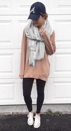 This is one of the best cute outfits for a lazy day! Simple Winter Outfits, Look Legging, Winter Outfits For School, Quoi Porter, Legging Outfits, Kendall Jenner Outfits, Lazy Day Outfits, Cute Winter Outfits, Athleisure Outfits