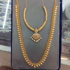 Mango Gold Necklace, Gold Necklace And Haram Sets, Gold Kante Necklace Designs, Mango Haram Designs With Grams, Kante Gold Necklaces, Kanti Designs, 50grams Gold Haram, Mango Haram Designs, Mango Haram