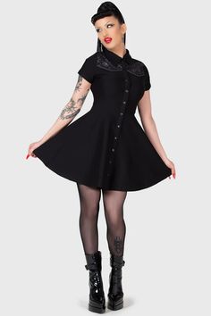 No Where's Ville Skater Dress 1960s Goth Fashion, Gothabilly Outfits, Short Goth Dress, 50s Goth, 1950s Costumes, Gothabilly Fashion, Grunge Dresses, Skater Dress Outfit, Retro Black Dress