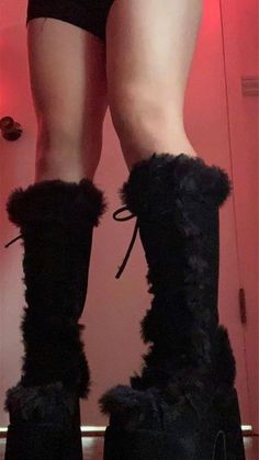 Big Platform Shoes, Dollskill Boots, Boots Shoes Women, Big Boots, Y2k Boots, Big Shoes, Goth Shoes, Black Winter Boots, Dr Shoes