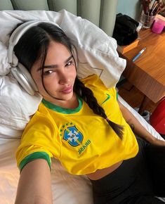 @giobuscacio Brazil Clothing, Brazil Girls, Womens Football Shirts, Fashion Drawing Dresses, Stylish Photo Pose, Jersey Outfit