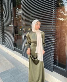 Green Dress Hijab Outfit, Salwar Styles, Olive Colored Dress, Hijabi Dresses, Modest Outfits Muslim, Muslim Outfit, Outfits Muslim, Dresses Hijab, Hijab Fashion Summer